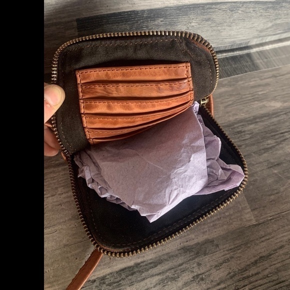 2nd Harbor Phone small leather crossbody‎ NEW - Picture 2 of 2